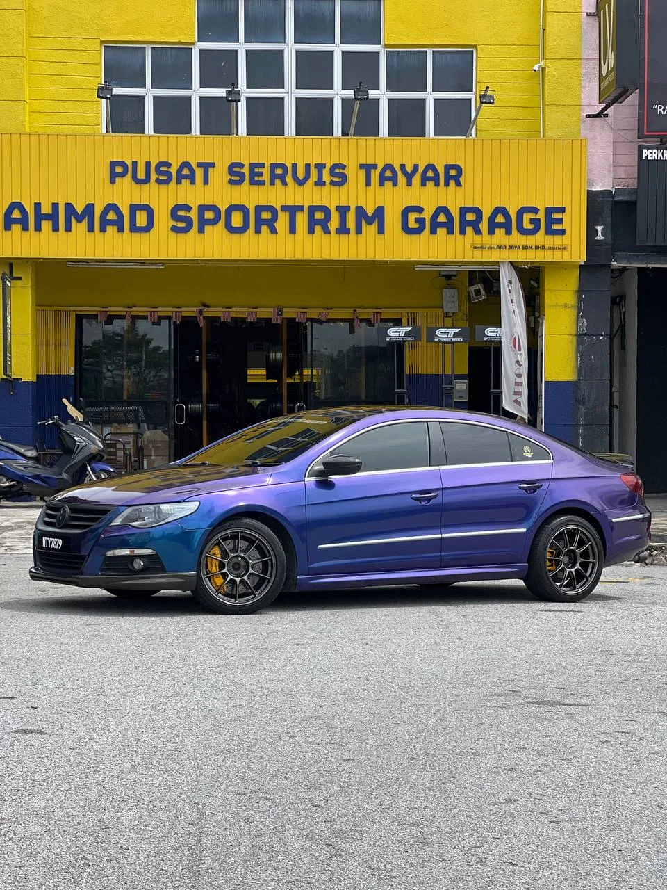 Purple Volkswagen CC with aftermarket multi-spoke wheels outside ASG