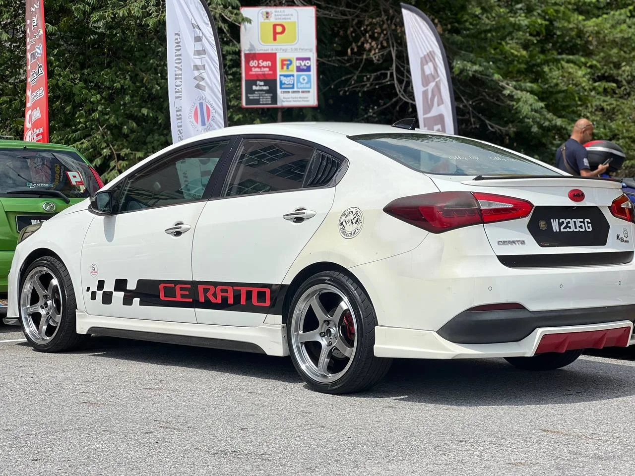 White Kia Cerato with polished six-spoke wheels