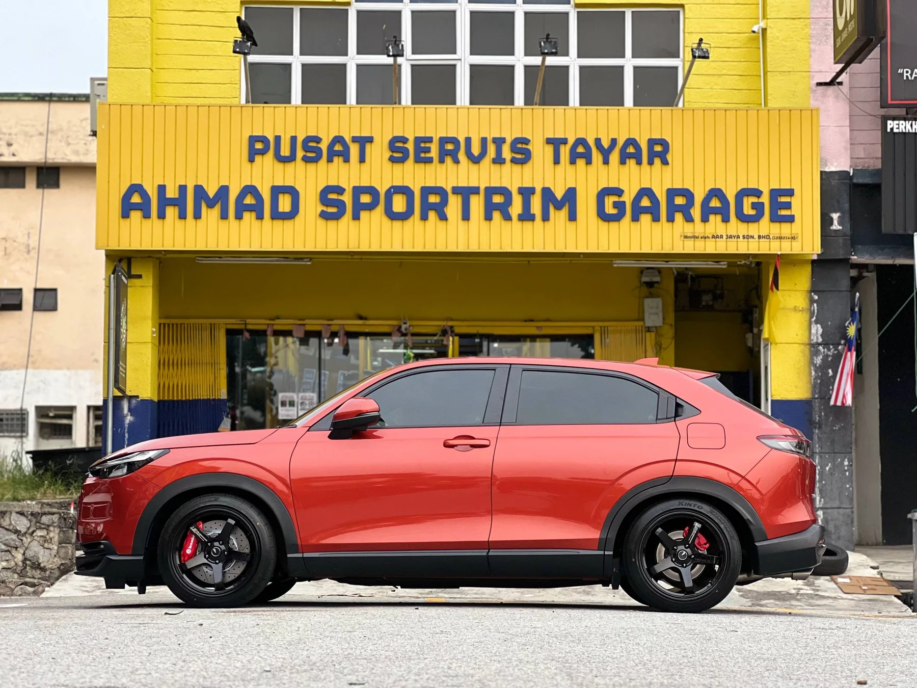 Red Honda HR-V with black wheels and red brake calipers outside ASG